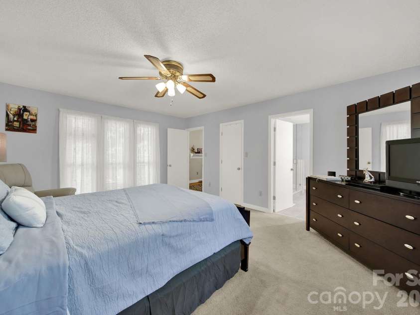 11510 Gelding Drive, Charlotte, NC 28215.  MLS# CAR4378310, YatesRealty ID 24702. 