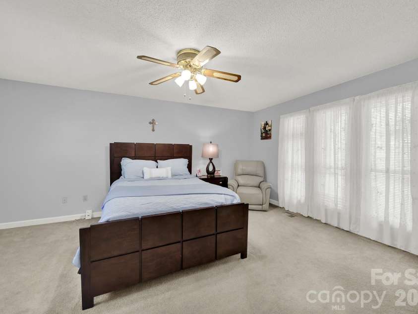 11510 Gelding Drive, Charlotte, NC 28215.  MLS# CAR4378310, YatesRealty ID 24702. 