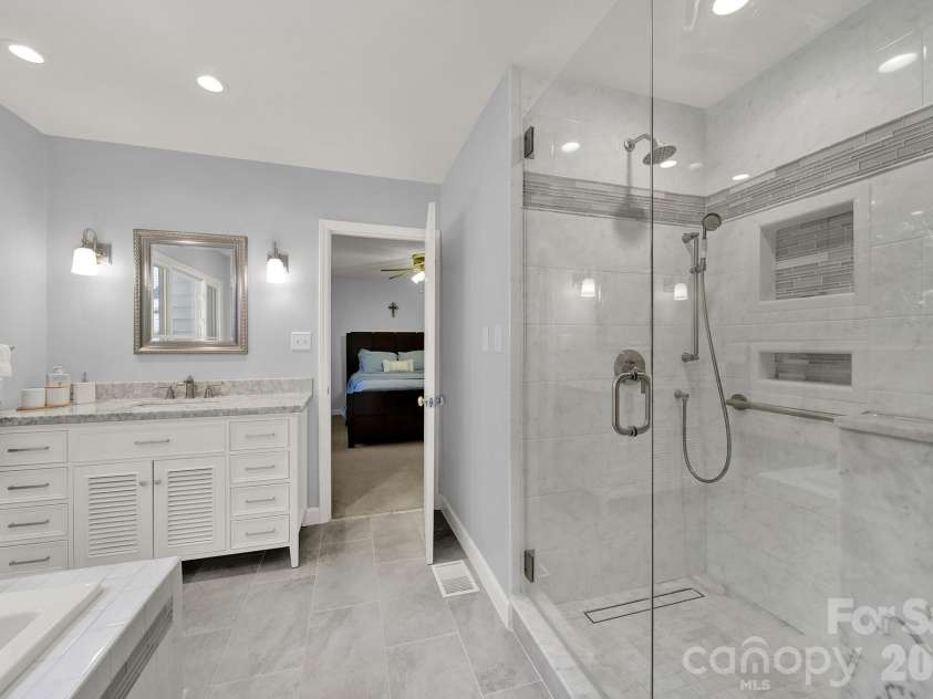 11510 Gelding Drive, Charlotte, NC 28215.  MLS# CAR4378310, YatesRealty ID 24702. 