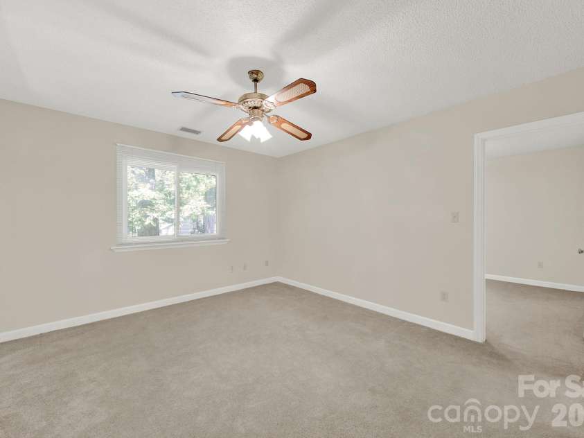 11510 Gelding Drive, Charlotte, NC 28215.  MLS# CAR4378310, YatesRealty ID 24702. 