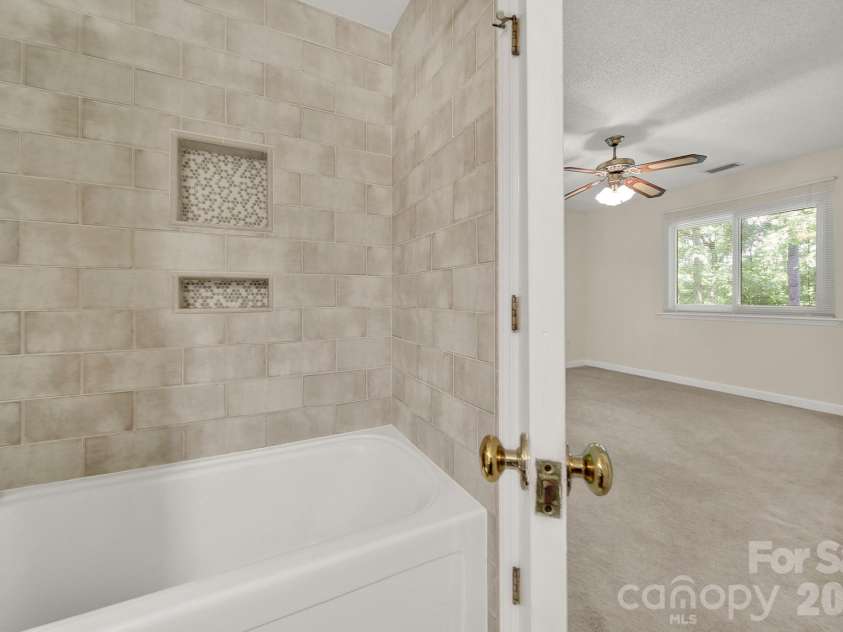 11510 Gelding Drive, Charlotte, NC 28215.  MLS# CAR4378310, YatesRealty ID 24702. 