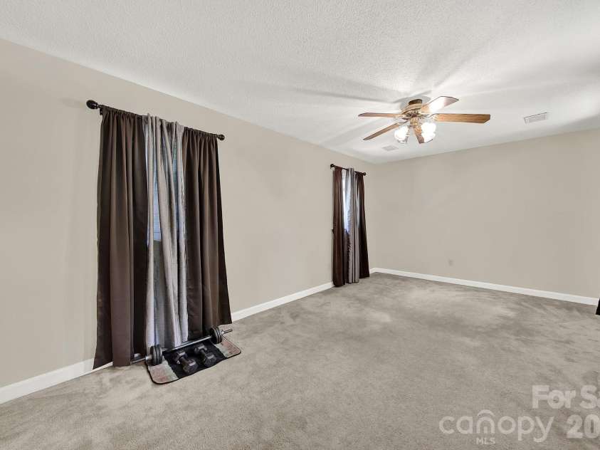 11510 Gelding Drive, Charlotte, NC 28215.  MLS# CAR4378310, YatesRealty ID 24702. 