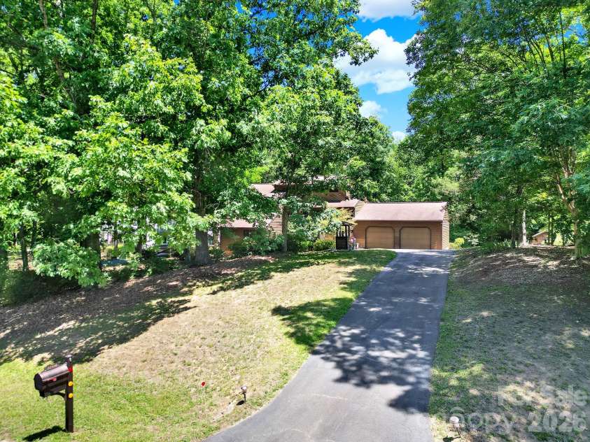 11510 Gelding Drive, Charlotte, NC 28215.  MLS# CAR4378310, YatesRealty ID 24702. 
