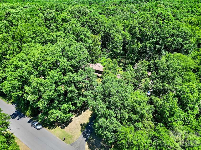 11510 Gelding Drive, Charlotte, NC 28215.  MLS# CAR4378310, YatesRealty ID 24702. 