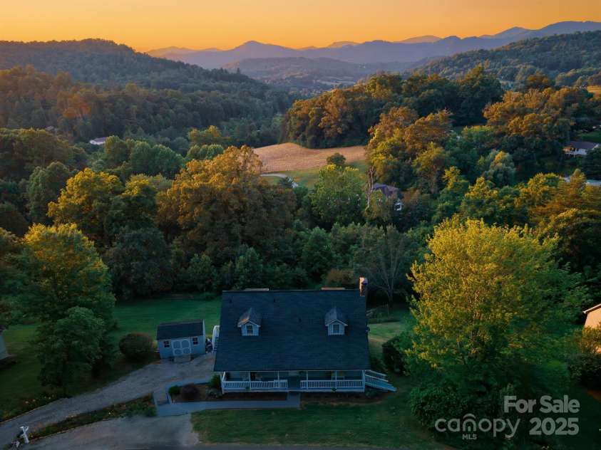 150 Lauren Lane, Franklin, NC 28734.  MLS# CAR4279200, YatesRealty ID 24703. 
