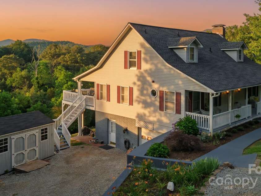 150 Lauren Lane, Franklin, NC 28734.  MLS# CAR4279200, YatesRealty ID 24703. 