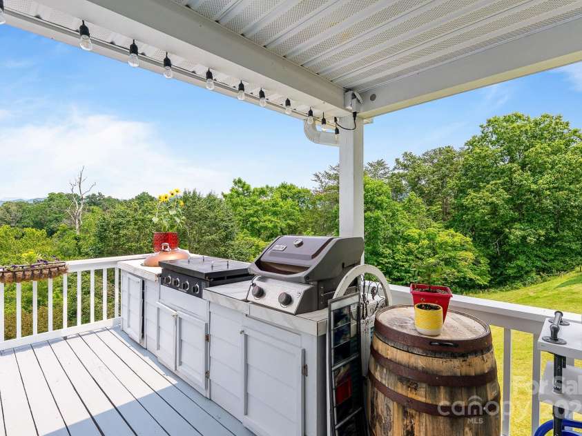 150 Lauren Lane, Franklin, NC 28734.  MLS# CAR4279200, YatesRealty ID 24703. 