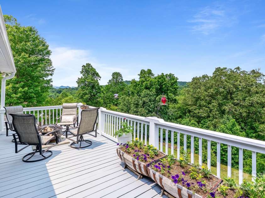 150 Lauren Lane, Franklin, NC 28734.  MLS# CAR4279200, YatesRealty ID 24703. 