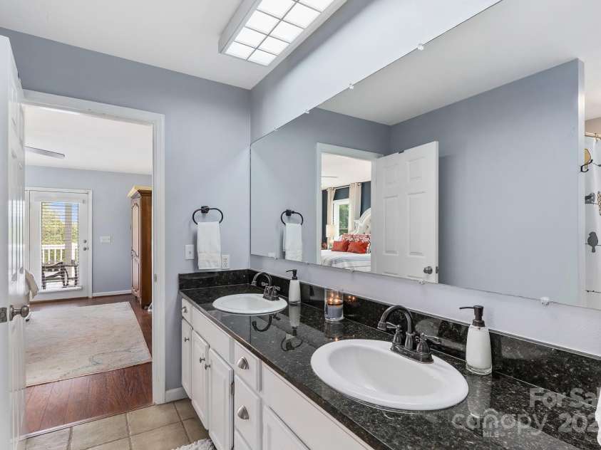 150 Lauren Lane, Franklin, NC 28734.  MLS# CAR4279200, YatesRealty ID 24703. 