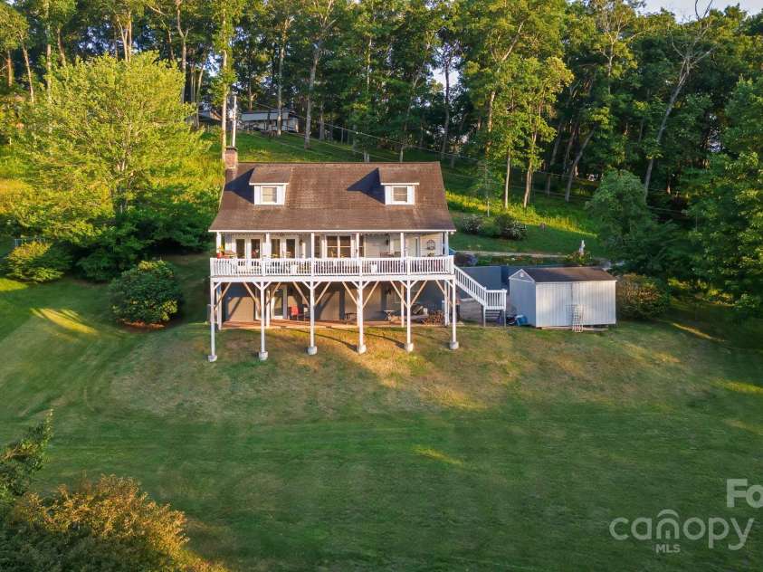 150 Lauren Lane, Franklin, NC 28734.  MLS# CAR4279200, YatesRealty ID 24703. 