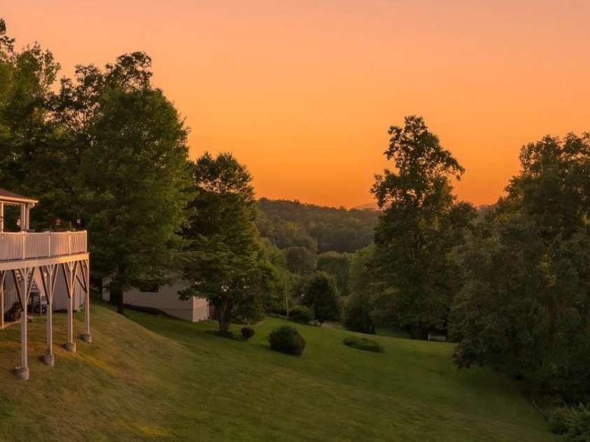 150 Lauren Lane, Franklin, NC 28734.  MLS# CAR4279200, YatesRealty ID 24703. 