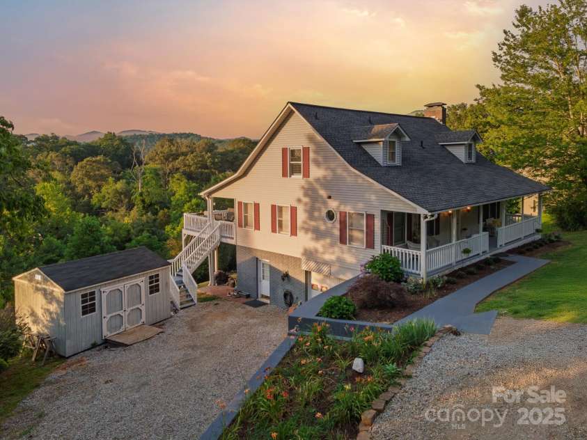 150 Lauren Lane, Franklin, NC 28734.  MLS# CAR4279200, YatesRealty ID 24703. 