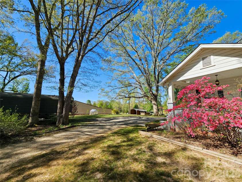 5185 Old Haywood Road, Mills River, NC 28759.  MLS# CAR4374387, YatesRealty ID 24703. 