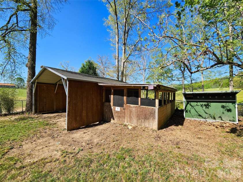 5185 Old Haywood Road, Mills River, NC 28759.  MLS# CAR4374387, YatesRealty ID 24703. 