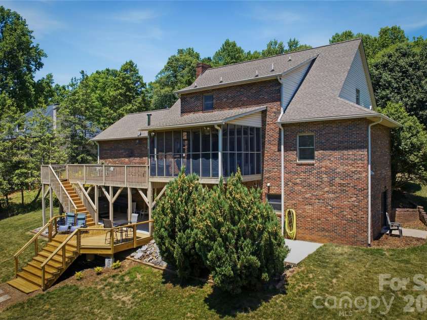 204 Constitution Drive, Morganton, NC 28655.  MLS# CAR4384509, YatesRealty ID 24704. 