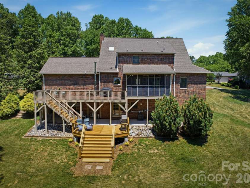 204 Constitution Drive, Morganton, NC 28655.  MLS# CAR4384509, YatesRealty ID 24704. 