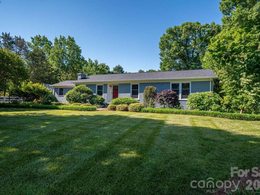 305 Heather Lane, Mount Holly, NC 28120.  MLS# CAR4383942, YatesRealty ID 24705. 