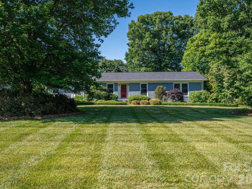 305 Heather Lane, Mount Holly, NC 28120.  MLS# CAR4383942, YatesRealty ID 24705. 