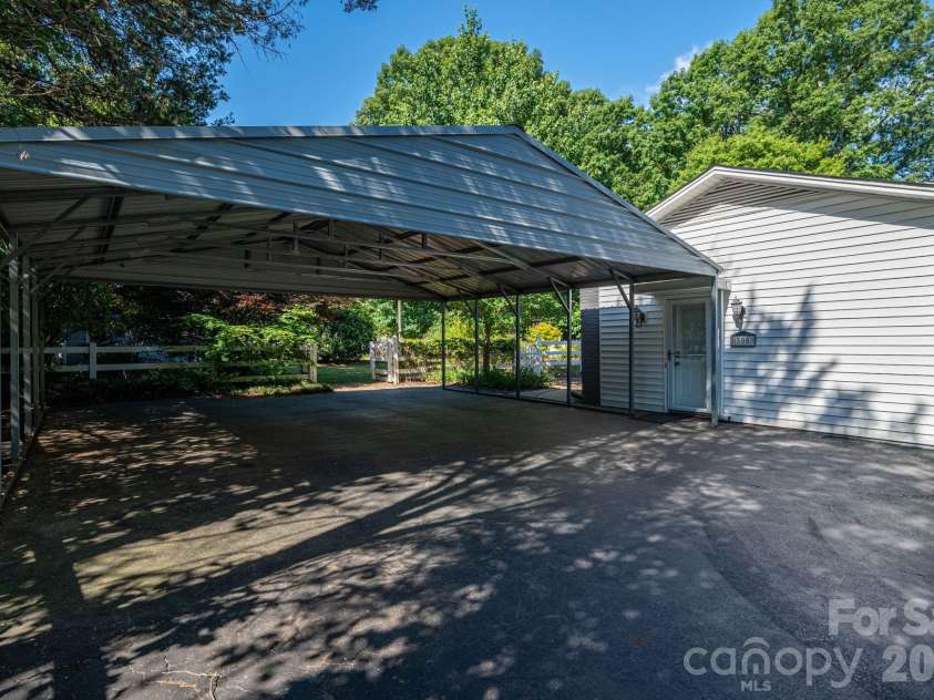 305 Heather Lane, Mount Holly, NC 28120.  MLS# CAR4383942, YatesRealty ID 24705. 