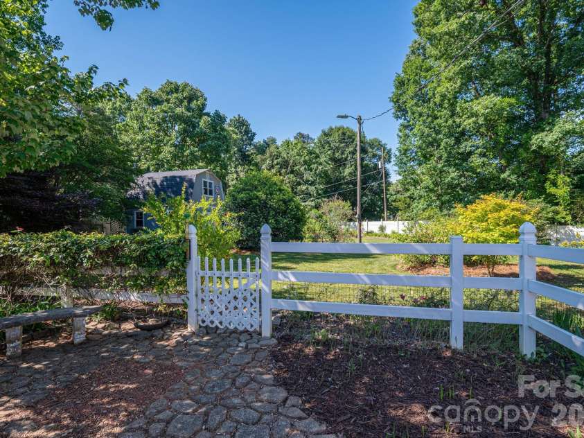 305 Heather Lane, Mount Holly, NC 28120.  MLS# CAR4383942, YatesRealty ID 24705. 