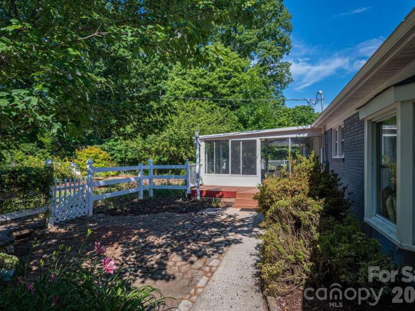 305 Heather Lane, Mount Holly, NC 28120.  MLS# CAR4383942, YatesRealty ID 24705. 