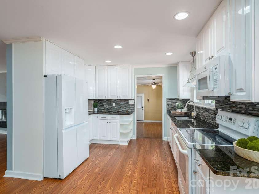 305 Heather Lane, Mount Holly, NC 28120.  MLS# CAR4383942, YatesRealty ID 24705. 