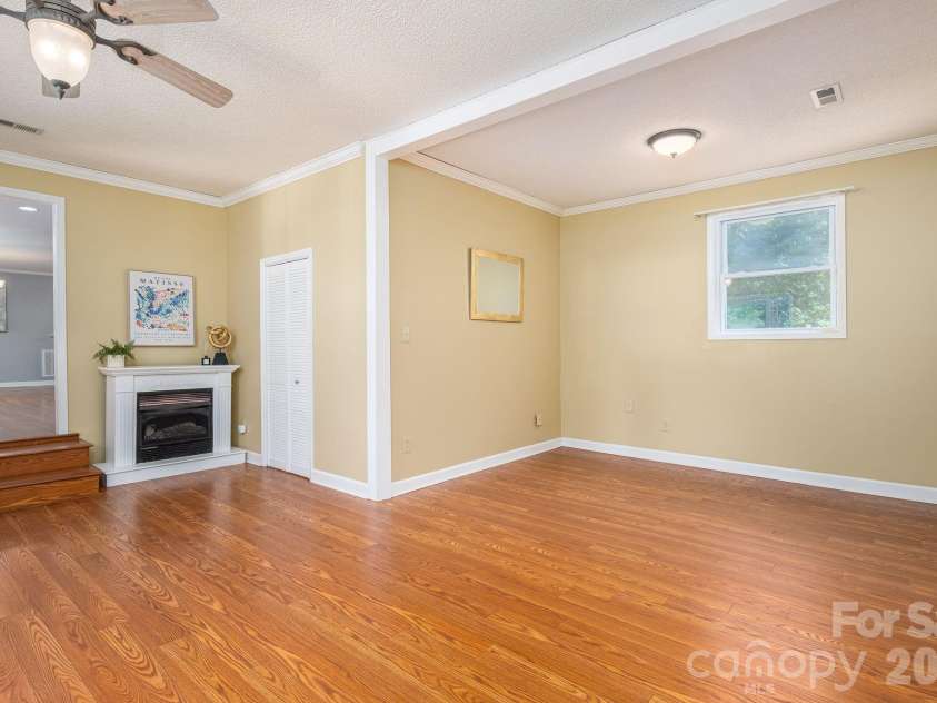 305 Heather Lane, Mount Holly, NC 28120.  MLS# CAR4383942, YatesRealty ID 24705. 