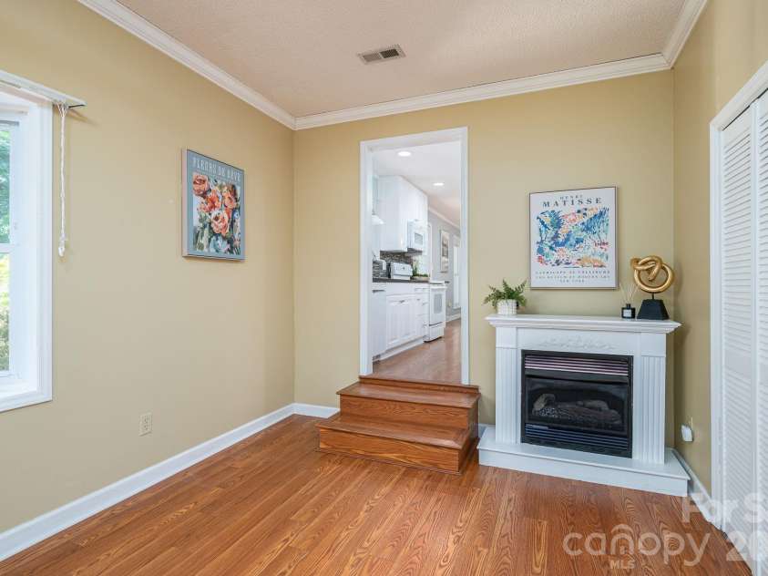 305 Heather Lane, Mount Holly, NC 28120.  MLS# CAR4383942, YatesRealty ID 24705. 
