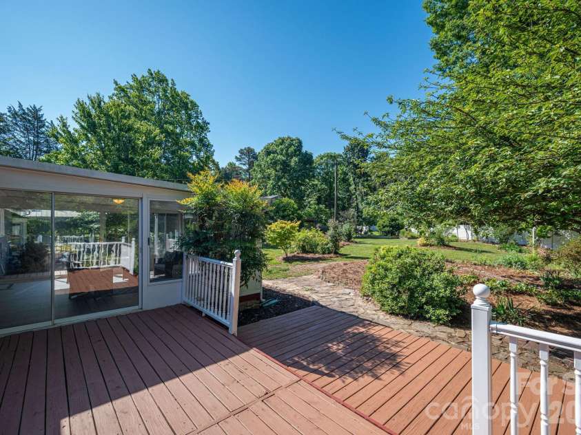 305 Heather Lane, Mount Holly, NC 28120.  MLS# CAR4383942, YatesRealty ID 24705. 