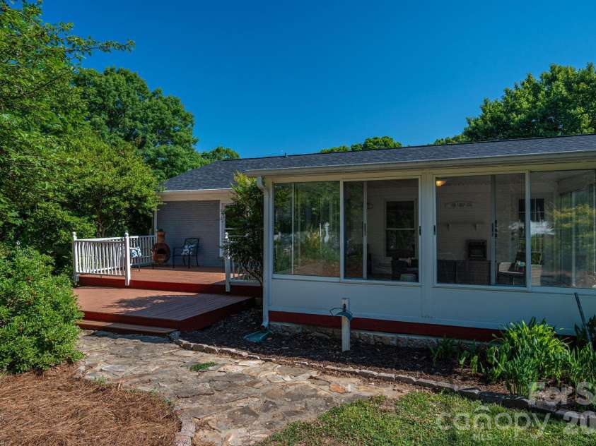 305 Heather Lane, Mount Holly, NC 28120.  MLS# CAR4383942, YatesRealty ID 24705. 