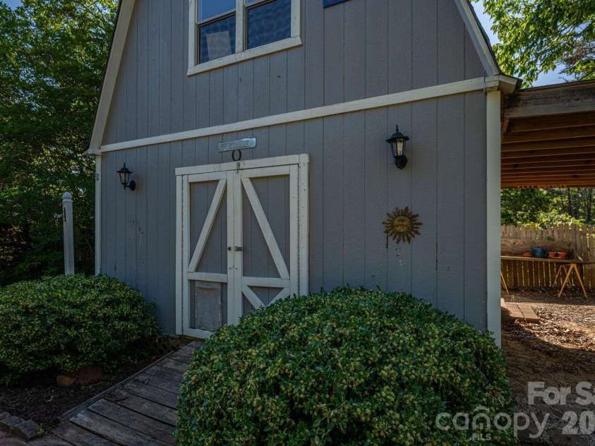 305 Heather Lane, Mount Holly, NC 28120.  MLS# CAR4383942, YatesRealty ID 24705. 