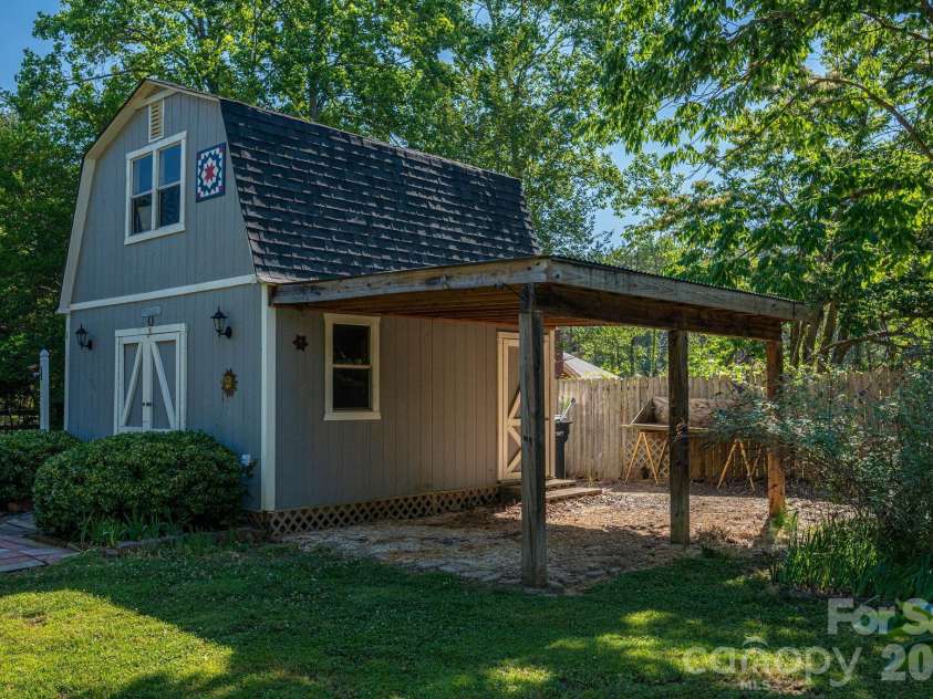 305 Heather Lane, Mount Holly, NC 28120.  MLS# CAR4383942, YatesRealty ID 24705. 