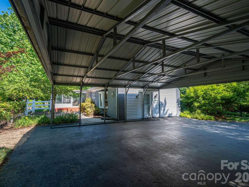 305 Heather Lane, Mount Holly, NC 28120.  MLS# CAR4383942, YatesRealty ID 24705. 