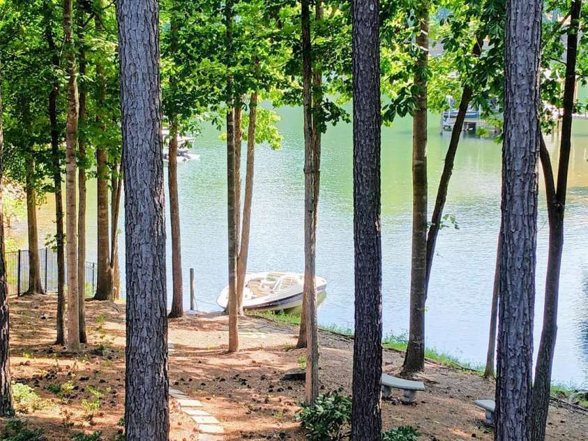 7592 Cottonwood Drive, Denver, NC 28037.  MLS# CAR4382286, YatesRealty ID 24706. 