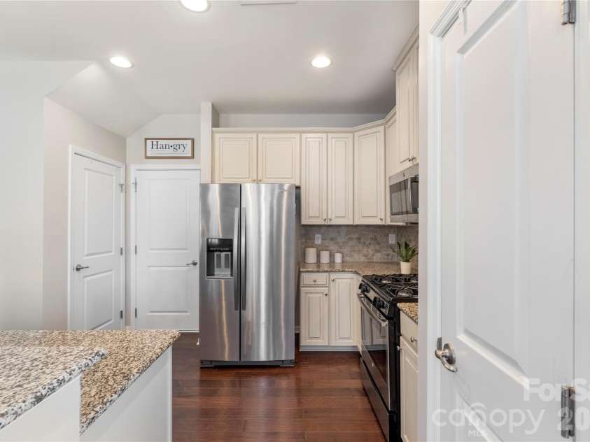 1845 Fleetwood Drive, Charlotte, NC 28208.  MLS# CAR4338541, YatesRealty ID 24707. 