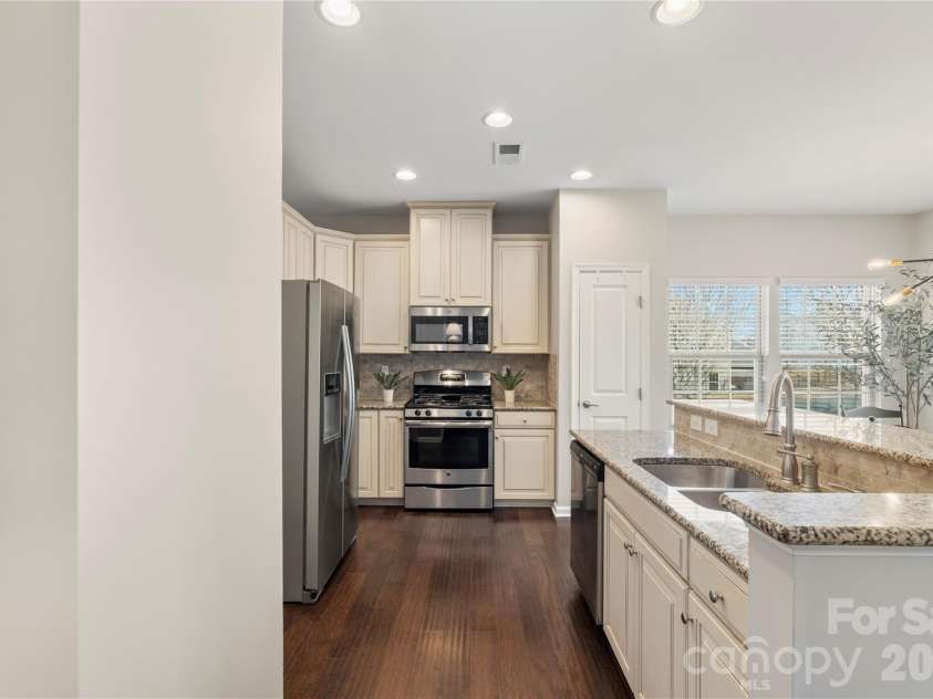 1845 Fleetwood Drive, Charlotte, NC 28208.  MLS# CAR4338541, YatesRealty ID 24707. 