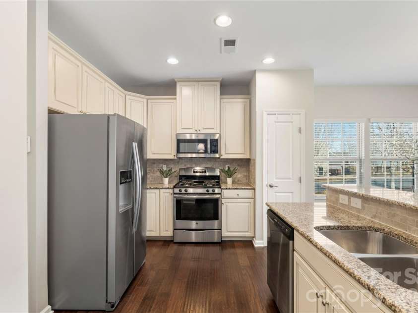 1845 Fleetwood Drive, Charlotte, NC 28208.  MLS# CAR4338541, YatesRealty ID 24707. 