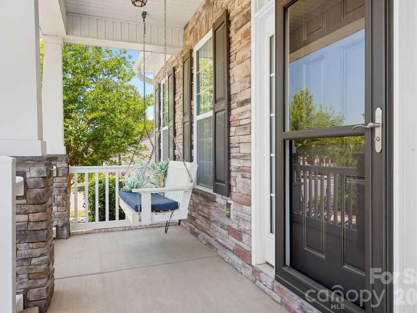 11642 Mount Argus Drive, Cornelius, NC 28031.  MLS# CAR4350521, YatesRealty ID 24708. Cozy entrance