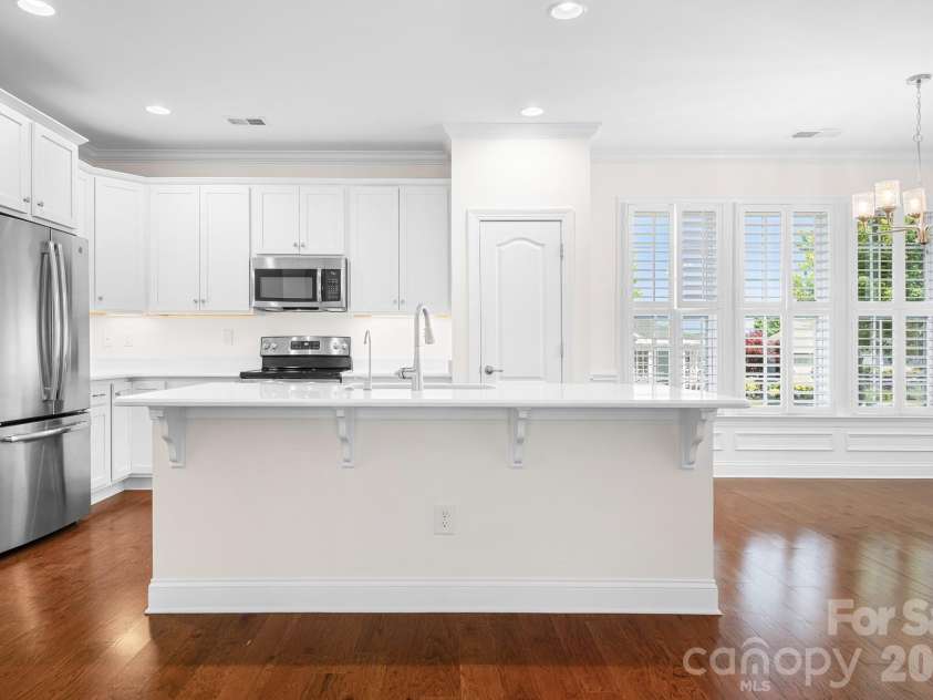 11642 Mount Argus Drive, Cornelius, NC 28031.  MLS# CAR4350521, YatesRealty ID 24708. Kitchen island