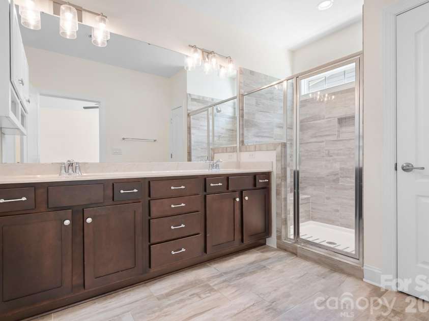 11642 Mount Argus Drive, Cornelius, NC 28031.  MLS# CAR4350521, YatesRealty ID 24708. Primary en suite