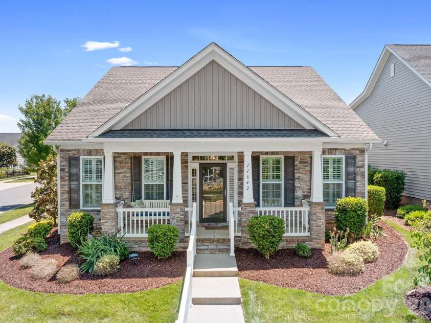 11642 Mount Argus Drive, Cornelius, NC 28031.  MLS# CAR4350521, YatesRealty ID 24708. Welcome Home!