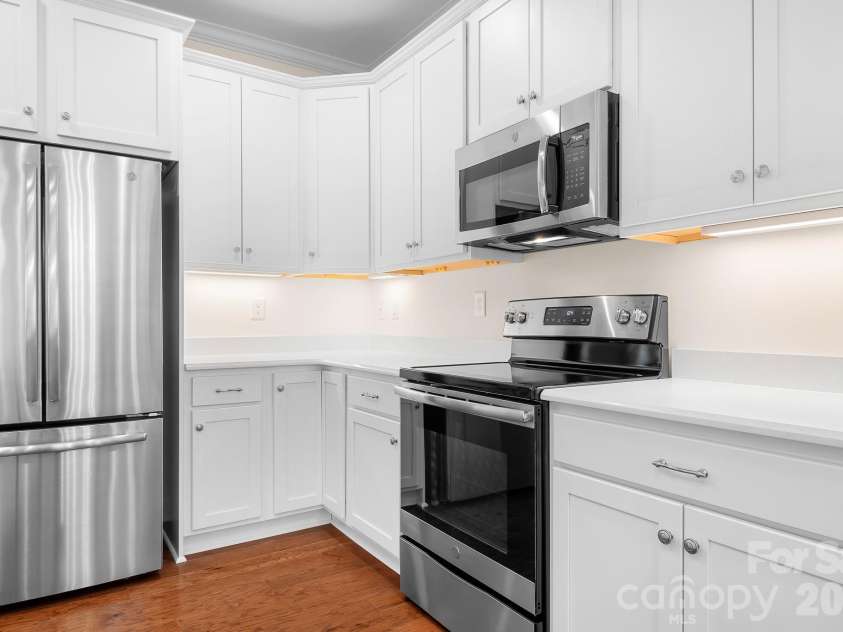 11642 Mount Argus Drive, Cornelius, NC 28031.  MLS# CAR4350521, YatesRealty ID 24708. White cabinets in kitchen