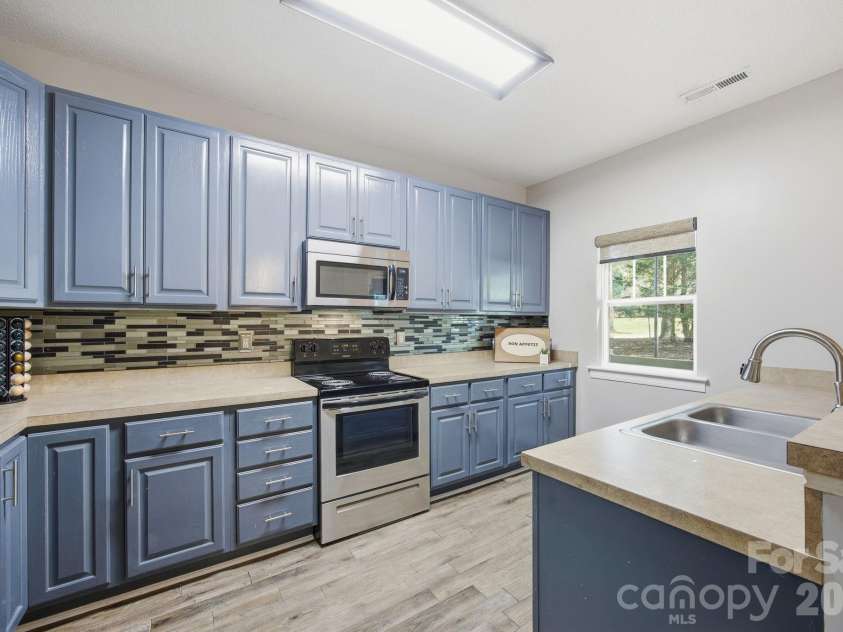 118 Par Place, Mooresville, NC 28115.  MLS# CAR4379014, YatesRealty ID 24709. Kitchen