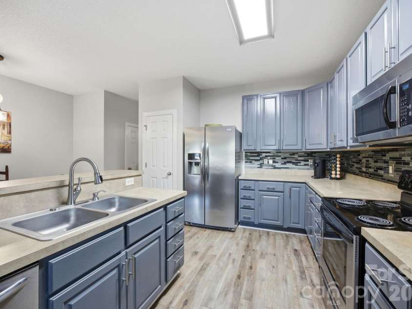 118 Par Place, Mooresville, NC 28115.  MLS# CAR4379014, YatesRealty ID 24709. Kitchen
