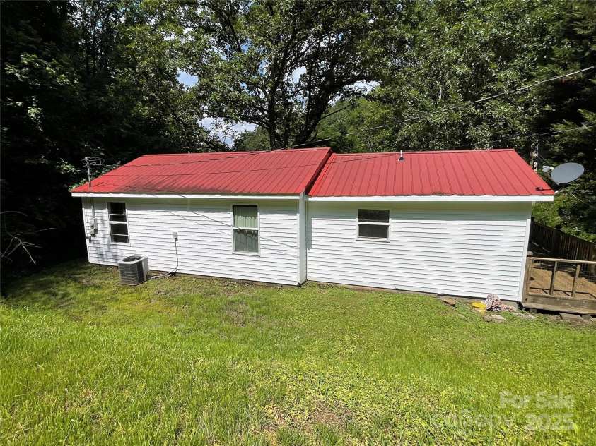 338 New Road, Robbinsville, NC 28771.  MLS# CAR4279701, YatesRealty ID 24709. 