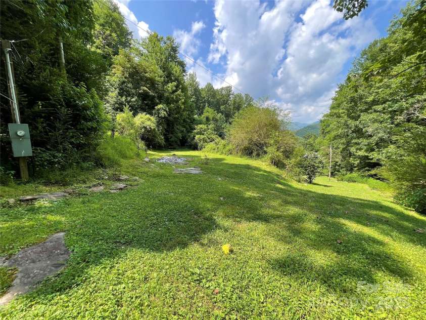 338 New Road, Robbinsville, NC 28771.  MLS# CAR4279701, YatesRealty ID 24709. 