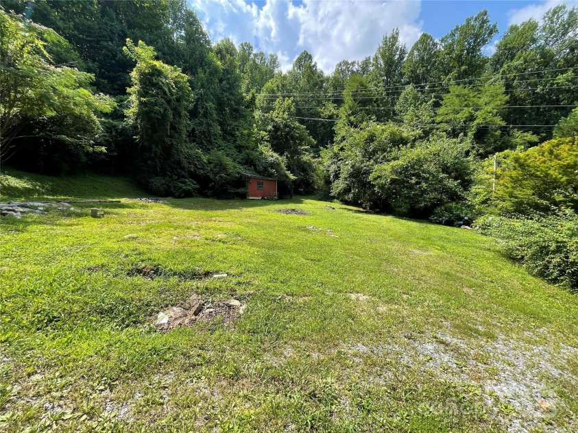 338 New Road, Robbinsville, NC 28771.  MLS# CAR4279701, YatesRealty ID 24709. 