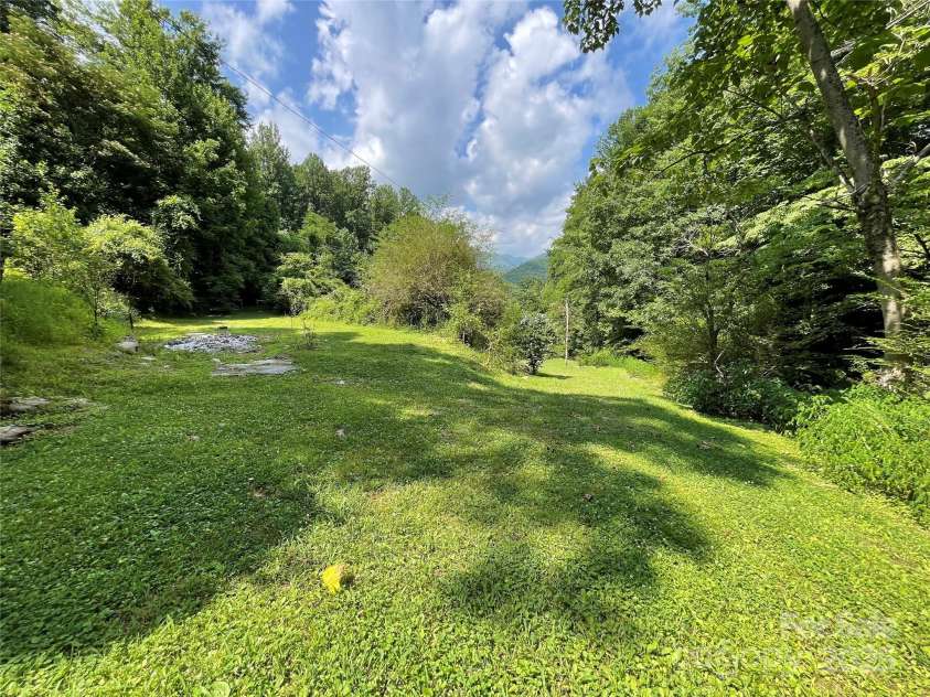 338 New Road, Robbinsville, NC 28771.  MLS# CAR4279701, YatesRealty ID 24709. 