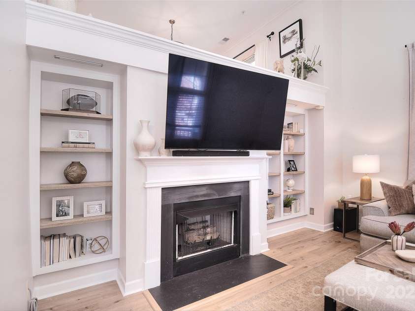 4860 S Hill View Drive, Charlotte, NC 28210.  MLS# CAR4228385, YatesRealty ID 2471. 