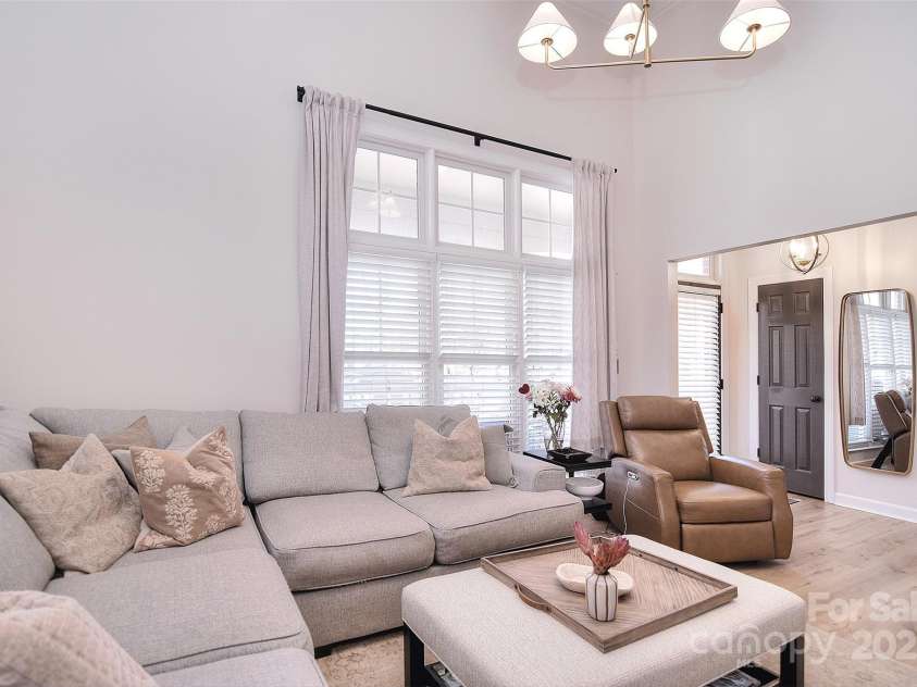 4860 S Hill View Drive, Charlotte, NC 28210.  MLS# CAR4228385, YatesRealty ID 2471. 